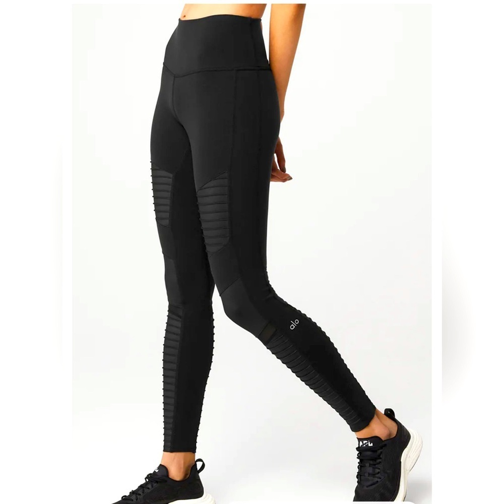 Alo Yoga High Waist Moto Leggings Size Xx-Small Black Color Euc